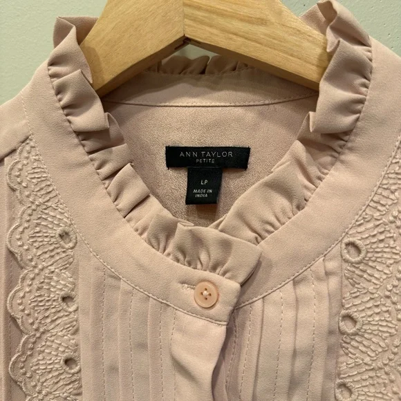 Ann Taylor Soft Pink Large Petite Eyelet Trim Sleeveless Top - Picture 3 of 5